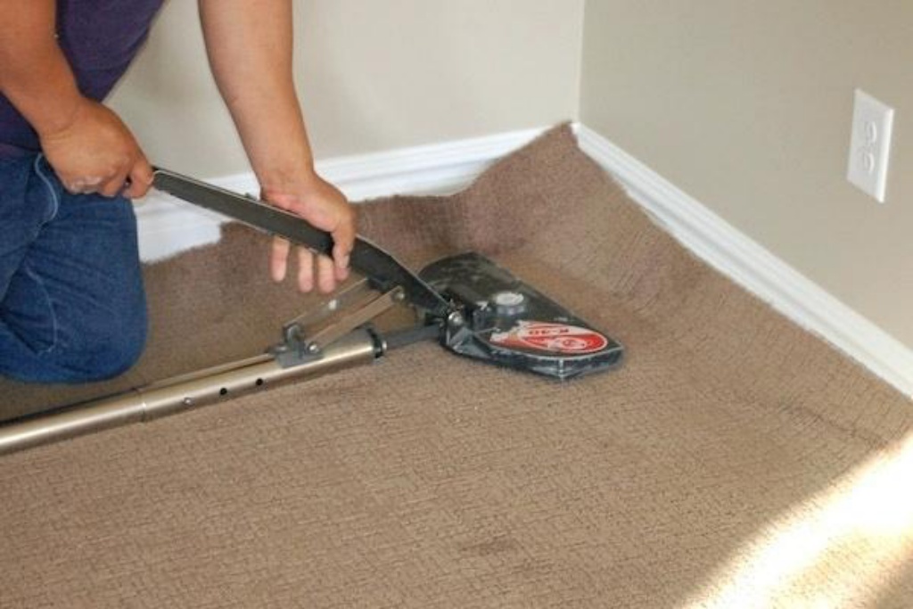 How to Stretch Carpet