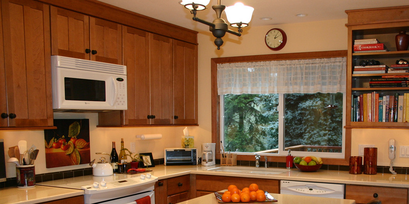 Kitchen Layouts: A Vote for the Traditional Galley