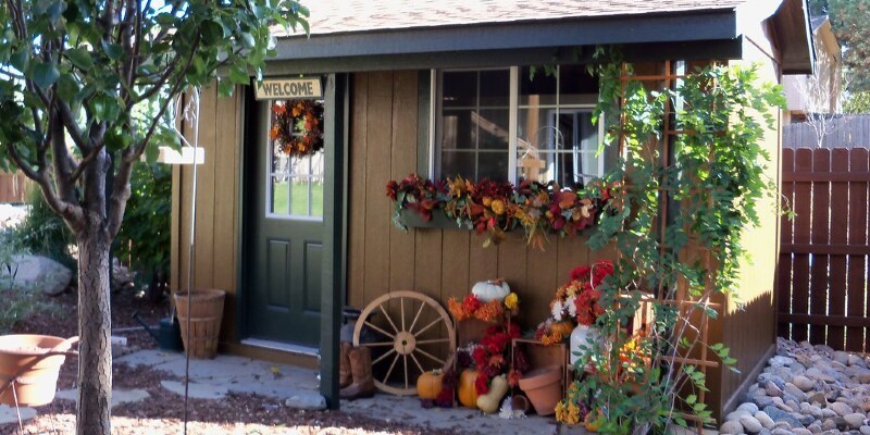 Ways to Change a Scalloped Wood Valance Over a Window in an Old Kitchen